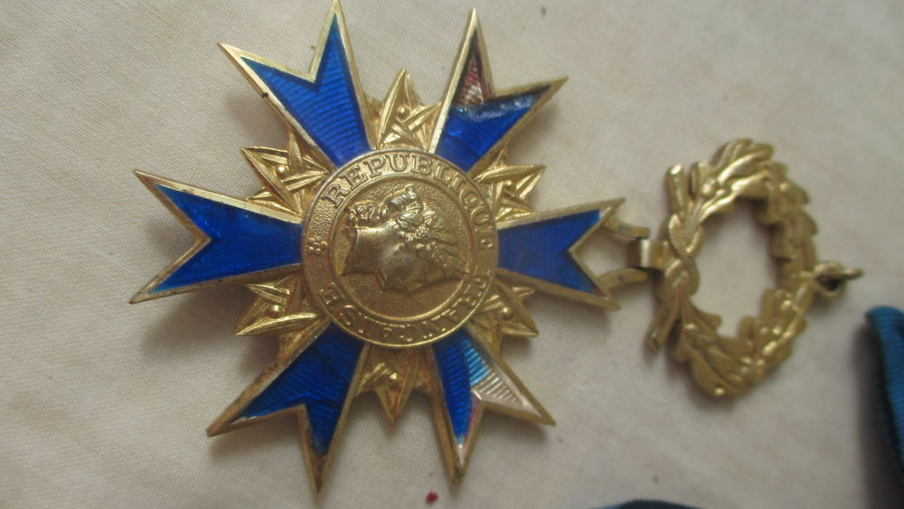 grosse m&eacute;daille. 