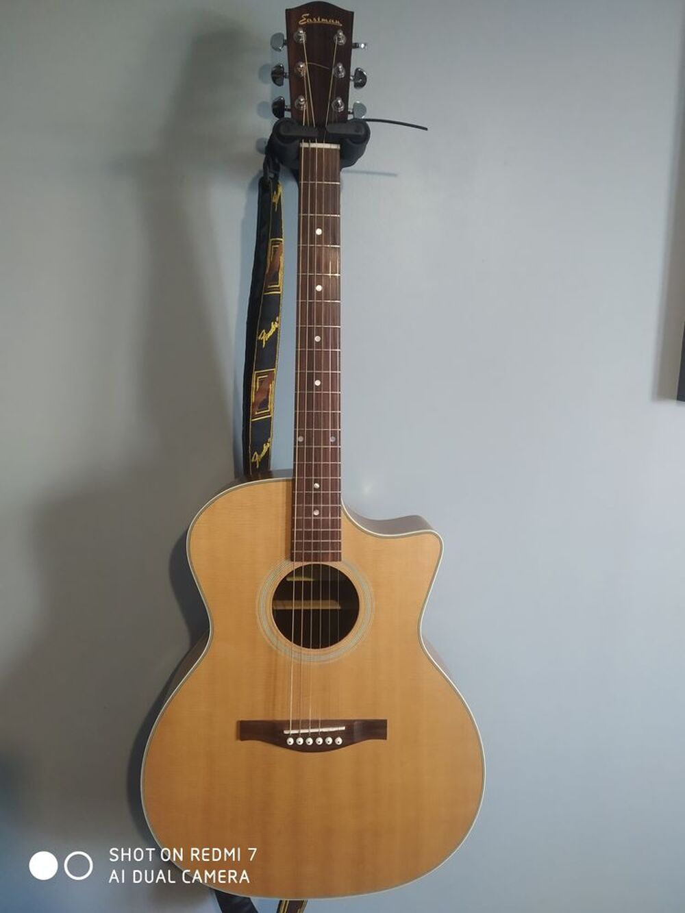 guitare Eastman table harmonie massive en &eacute;pic&eacute;a. Instruments de musique