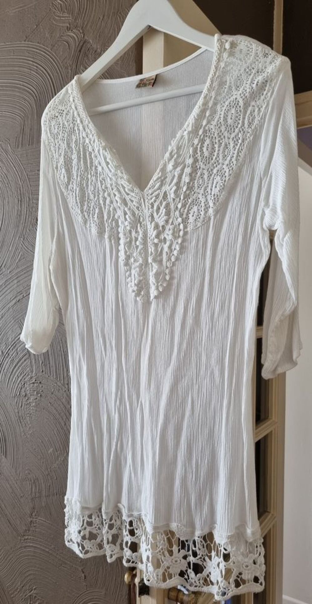 Tr&egrave;s jolie tunique coton et macram&eacute;. Taille unique Vêtements