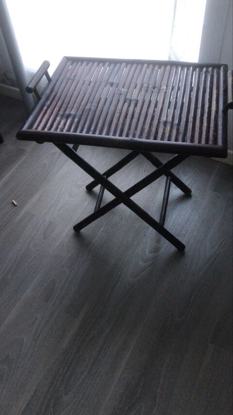 Petite table bois  couleur acajou plateau 10 Metz (57)