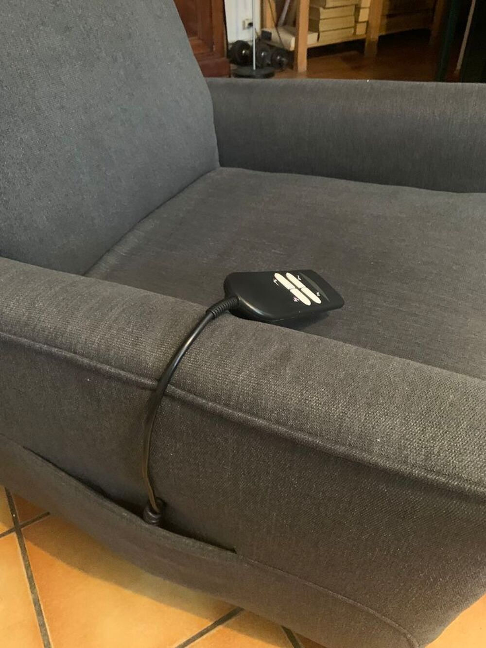A SAISIR FAUTEUIL ELECTRIQUE DE RELAXATION GRIS ETAT NEUF Meubles