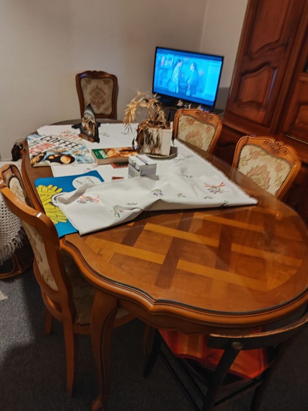 Table ovale avec vitre , de salle &agrave; manger en Merisier Meubles