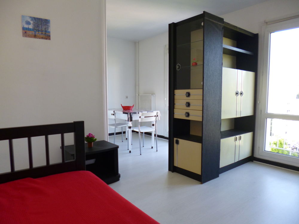MEUBLE LIVING en bois noir et blanc 2 parties 50 € Meubles