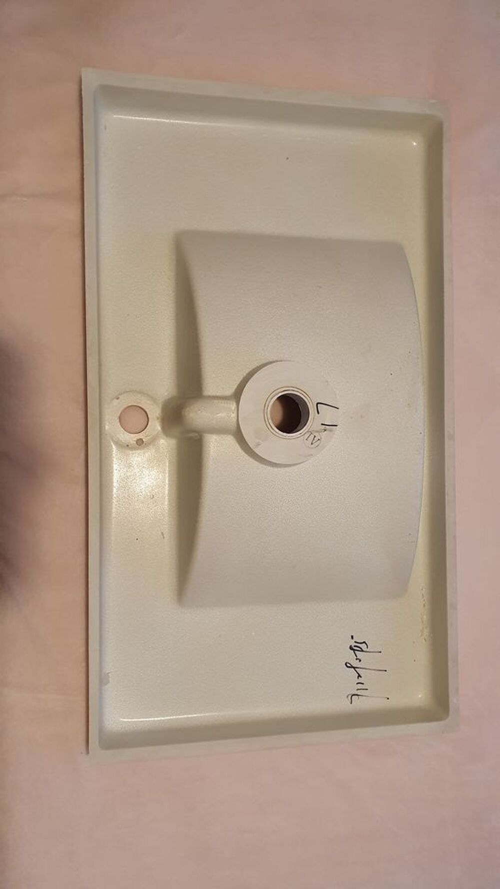 Vasque de salle de bain en r&eacute;sine et son Meuble Bricolage