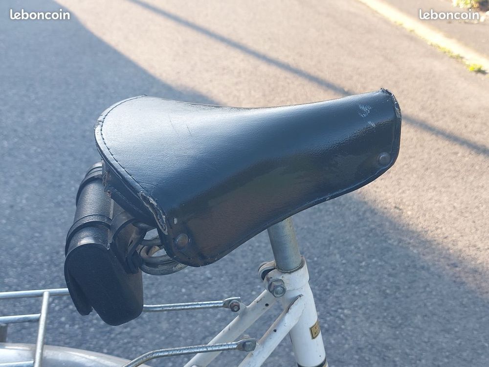 V&eacute;ritable v&eacute;lo de ville "vintage " PEUGEOT ann&eacute;es 1980 Vélos