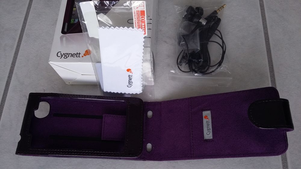 CYGNETT - Etui + Accessoires pour IPHONE 4 - NEUF
Téléphones et tablettes