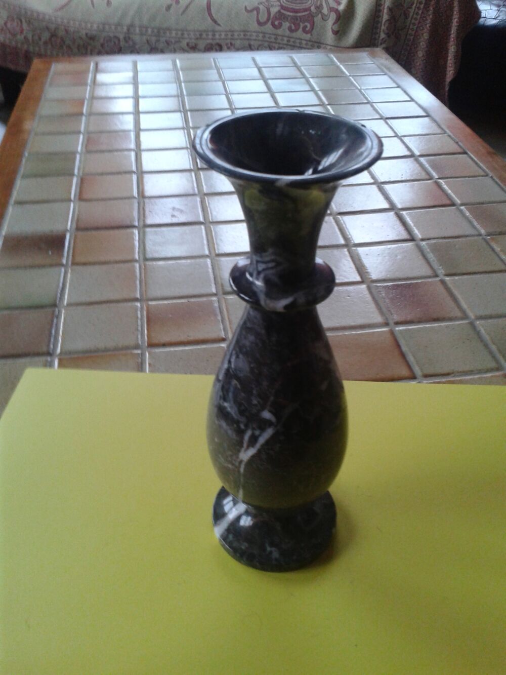Vase soliflore porte fleur en marbre gris poli Décoration