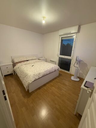  Appartement à louer 4 pièces 79 m²