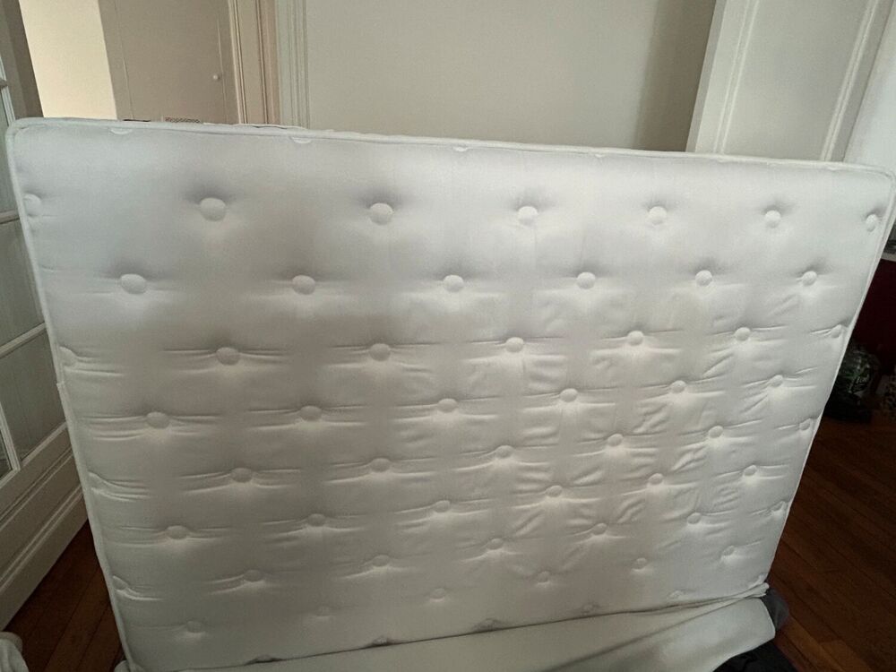 Matelas Wedding Diplomat COMME NEUF
Meubles