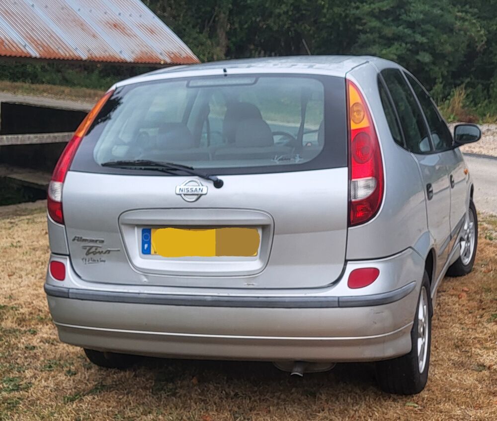 Almera Tino Tino 2.2 VDI Confort 2002 occasion 50700 Saint-Joseph