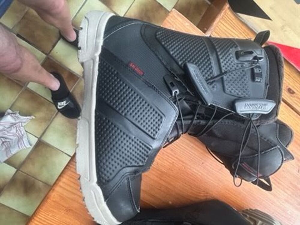 Chaussures Snowboard 43 SALOMON avec housse Sports