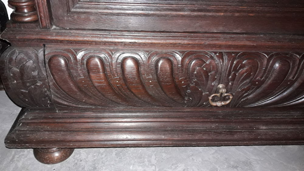 Armoire Ch&ecirc;ne massif style renaissance L.XIII
Meubles