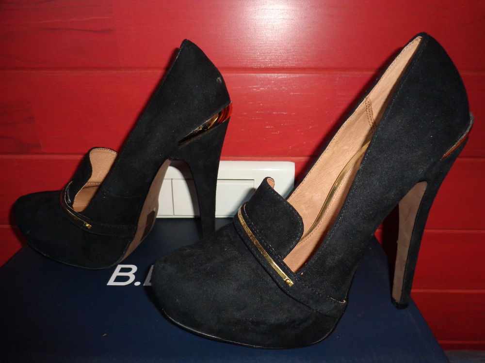 Escarpins de soir&eacute;e en croute de cuir la strada. Chaussures