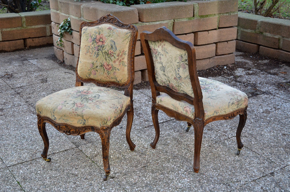 paire de chaises de style Louis XV en noyer massif Meubles