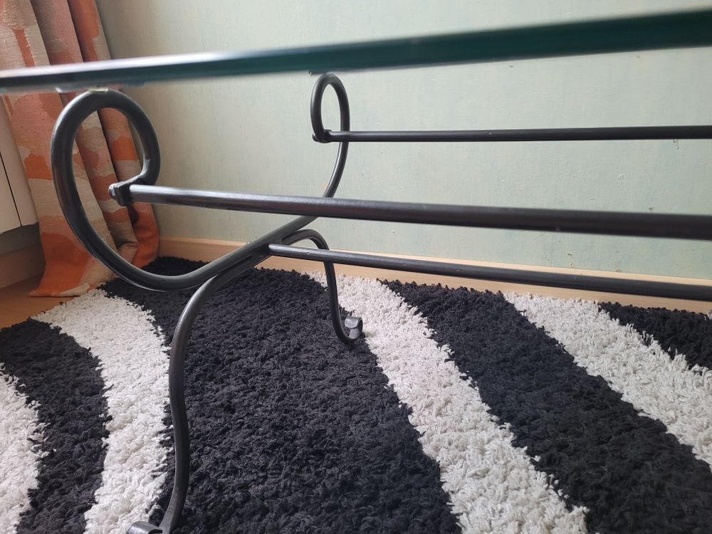 Table basse en fer forg&eacute; et plateau en verre en Bon &eacute;tat Meubles