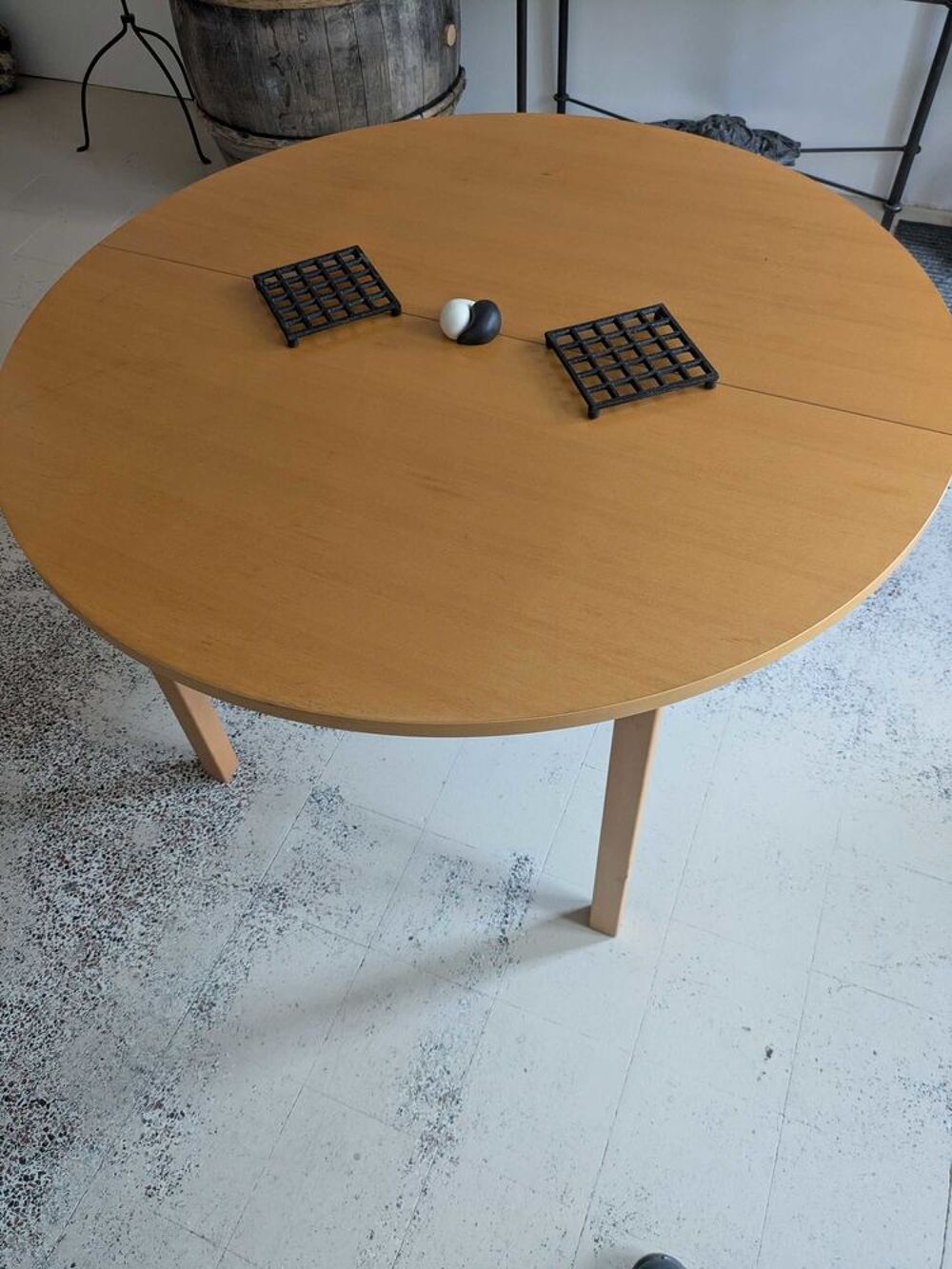 Table ronde en h&ecirc;tre, et rallonge Meubles