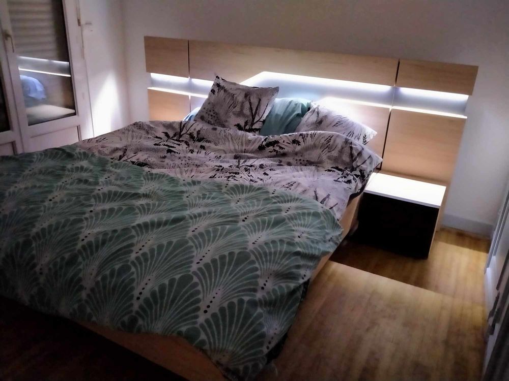 Lit 160x200 Mobilier de France avec LED + Chevets - Tr&egrave;s bon Meubles