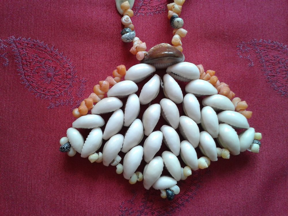 Collier ancien tahitien ann&eacute;es 70 Bijoux et montres