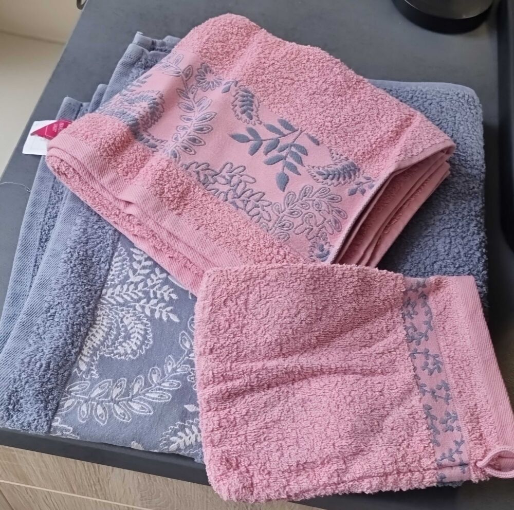 Lot de serviettes, draps de bains et gants Vêtements