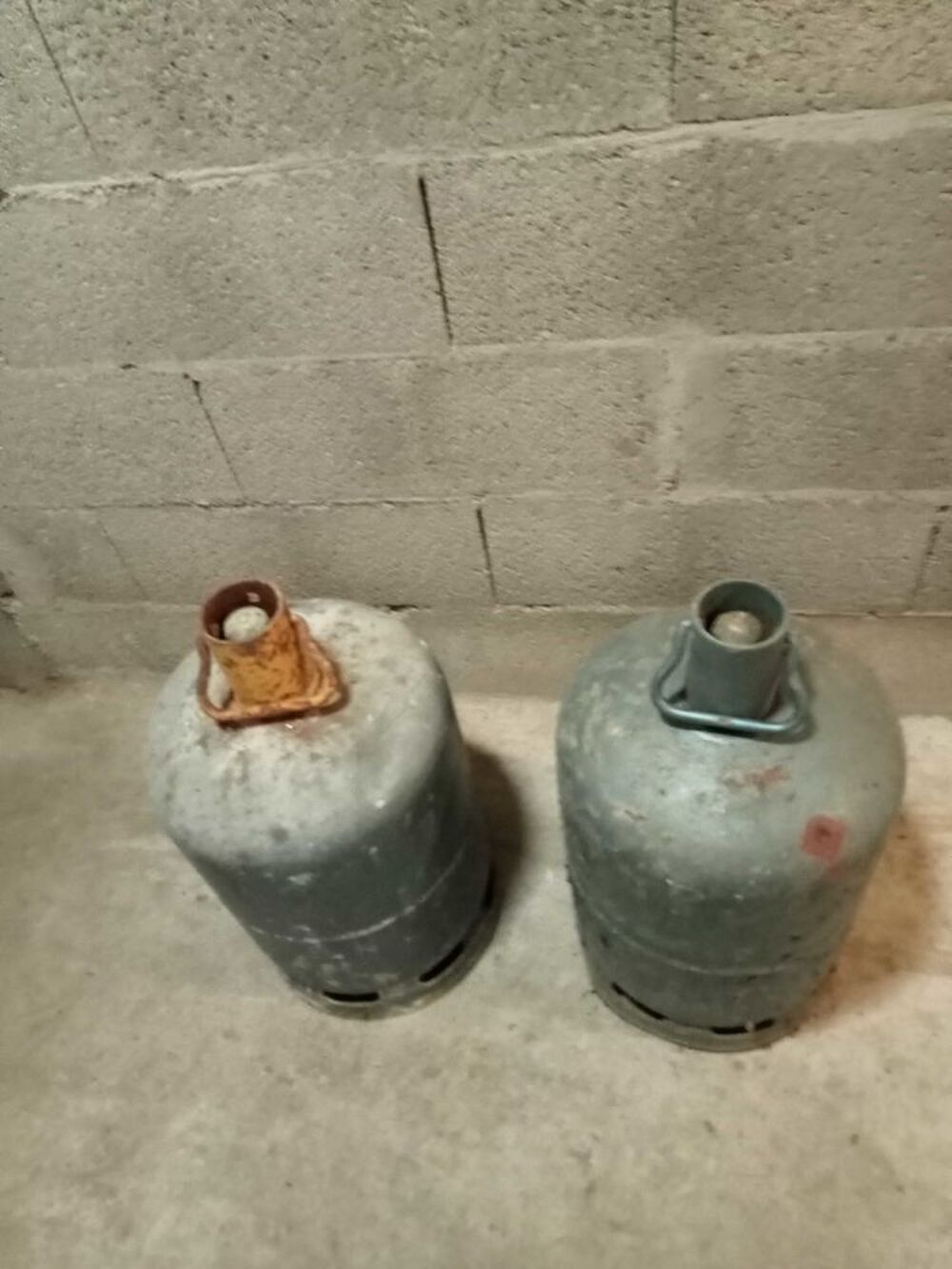 deux bouteilles de gaz butane Bricolage