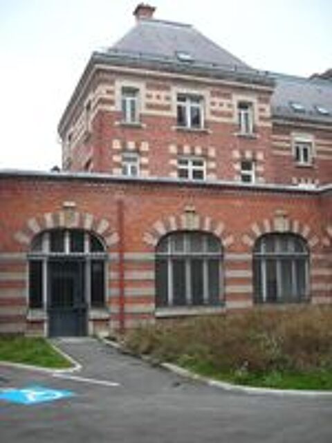   LOCAL PROFESSIONNEL OU COMMERCIAL A VENDRE A CAMBRAI. 