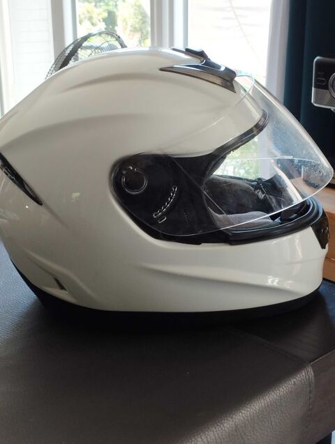 Pi&egrave;ces et &eacute;quipements Moto - Scooter - Quad Casques - v&ecirc;tements moto  occasion Aouste-sur-Sye 26400