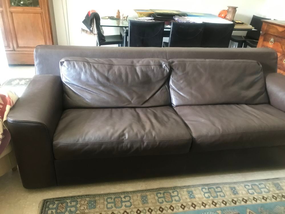 Canap&eacute; cuir marron fonc&eacute; Habitat longueur 2m20 
200 euros Meubles
