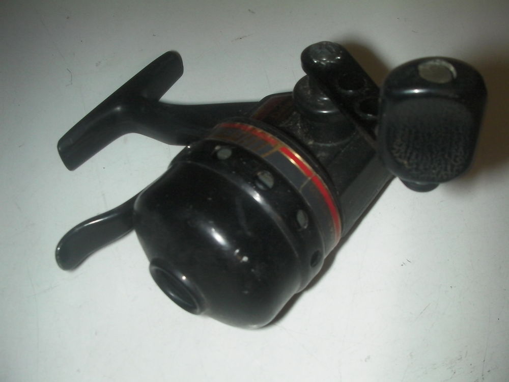 Moulinet lancer DAIWA capot&eacute; graphite Sports