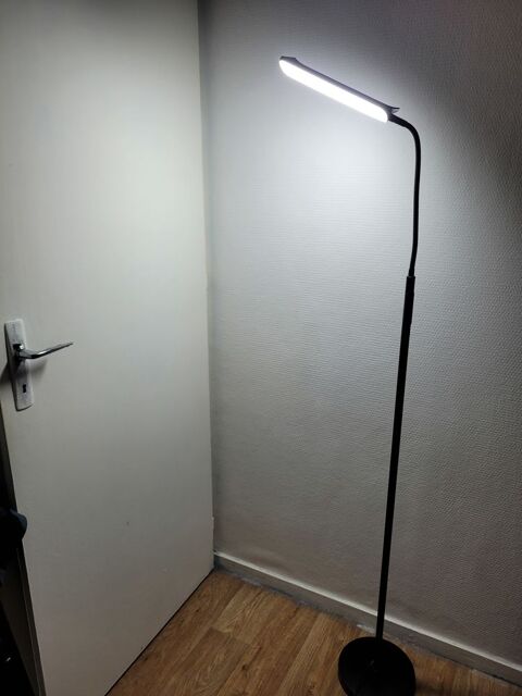 Lampadaire LED flexible avec lumière adaptable Sallanches (74)