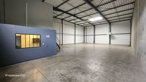  Atelier � louer 3 pi�ces 330 m� Pusignan