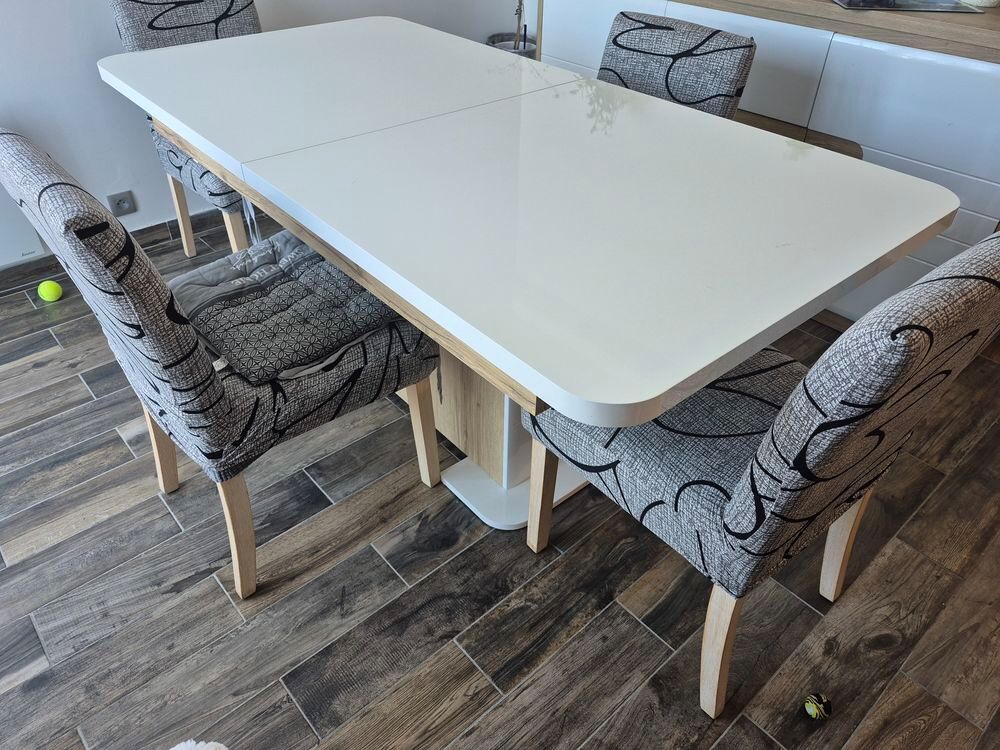 Salle a manger et meuble tv blanc et bois 
Bon etat Meubles