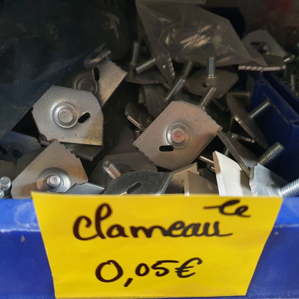 PATTE DE FIXATION pour Menuiserie - Clameaux - Quincaillerie Bricolage