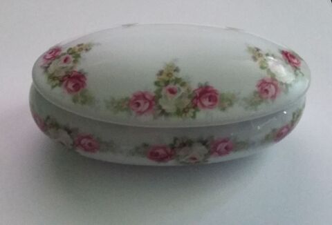 Bonbonnire en porcelaine Art de Limoges Malevergne 15 Limoges (87)