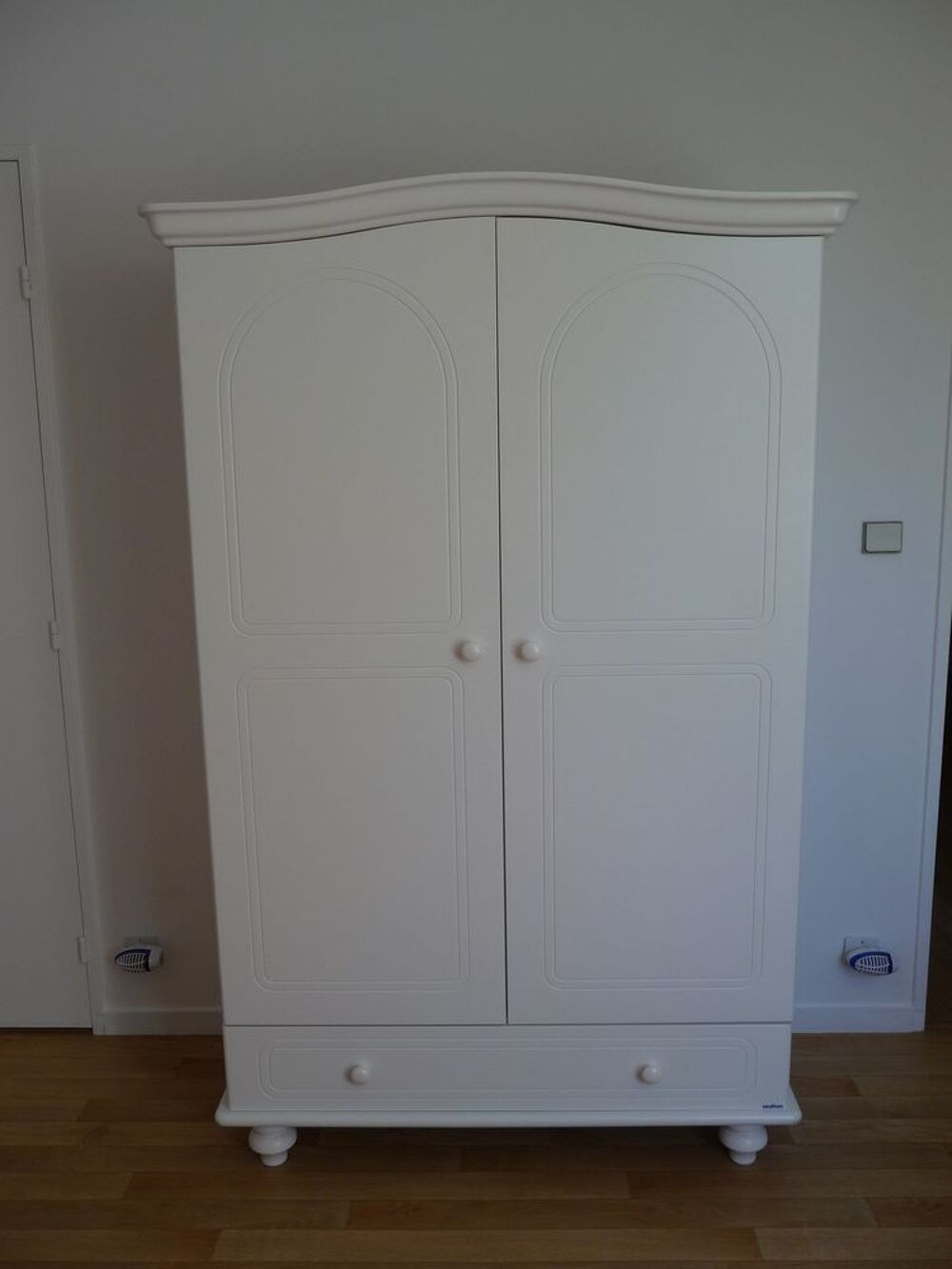 Armoire SAUTHON avec tiroir de rangement laque acrylique bla Meubles
