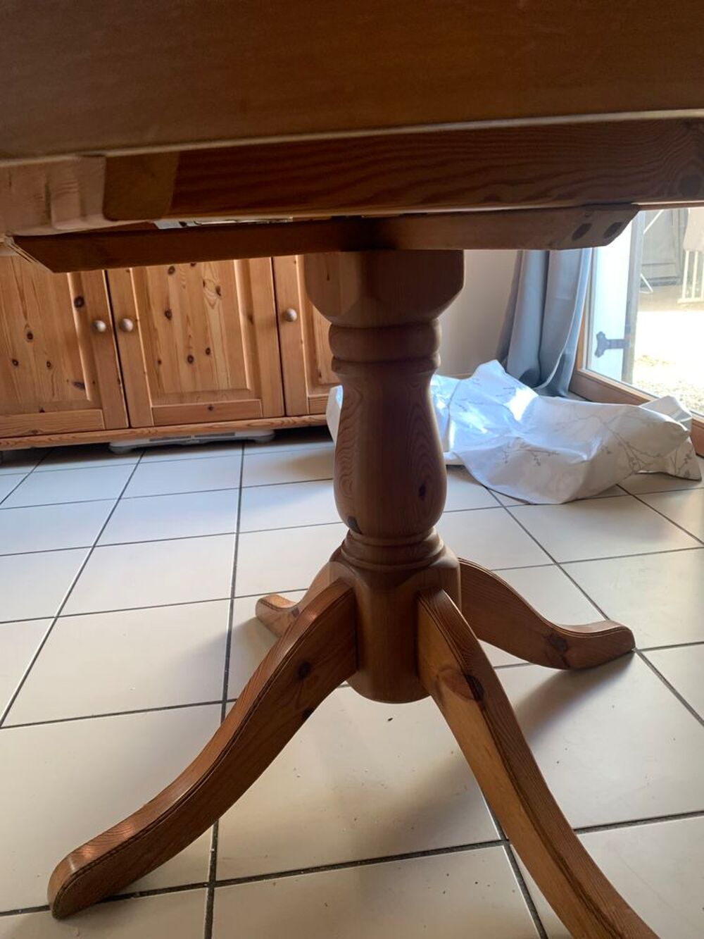 Table en pin ronde avec rallonge et 4 chaises en pin Meubles