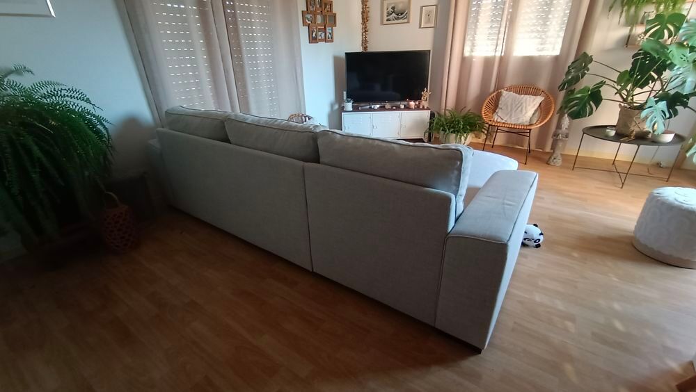 Canap&eacute; d'angle confortable en tissu clair Meubles
