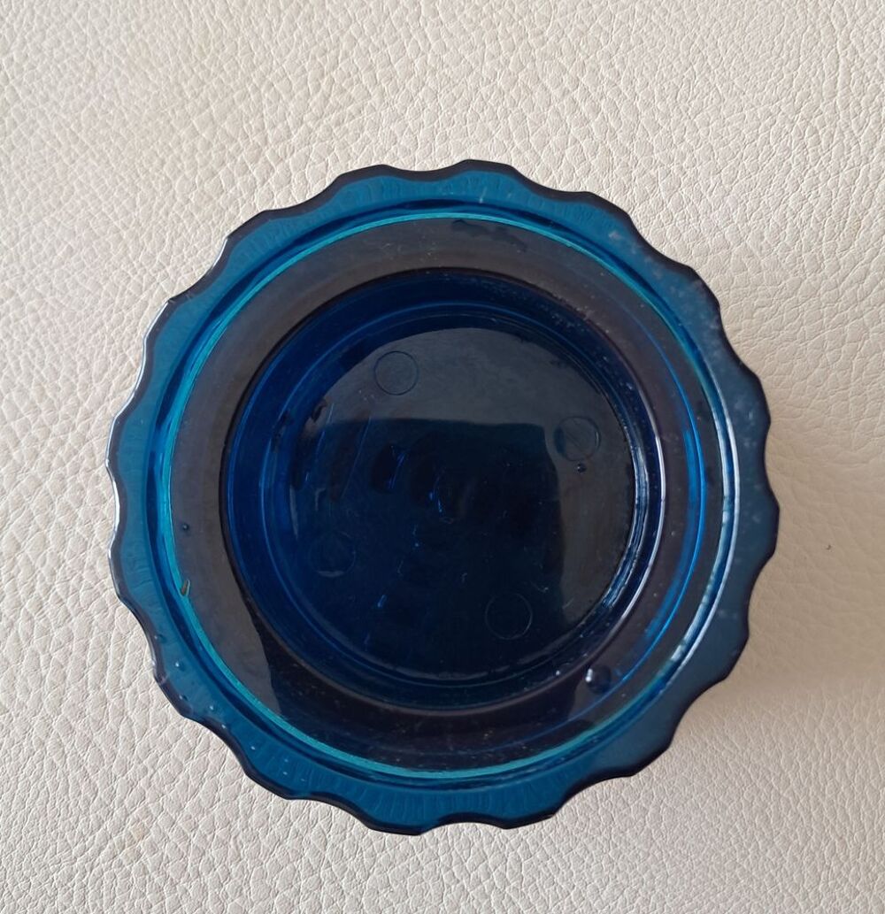 presse ail en acrylique marque garlic chef 
couleur bleu Cuisine