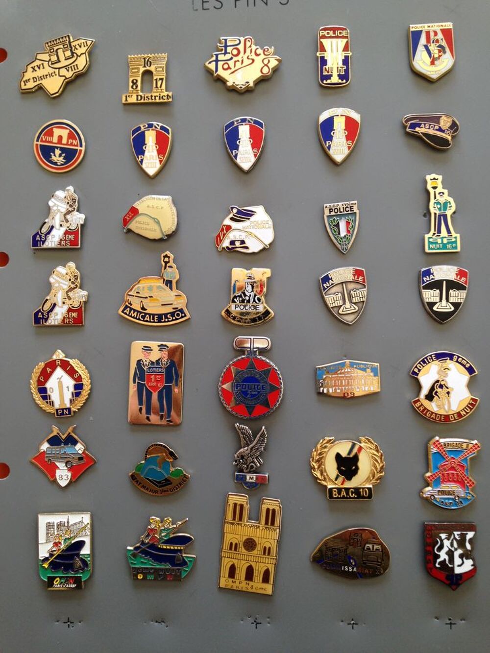 Pin's de Police. 