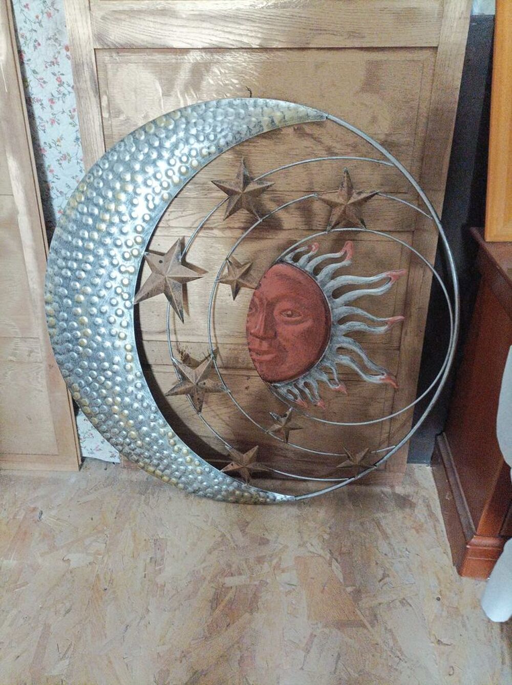 objet d'art repr&eacute;sentant la lune et le soleil Décoration