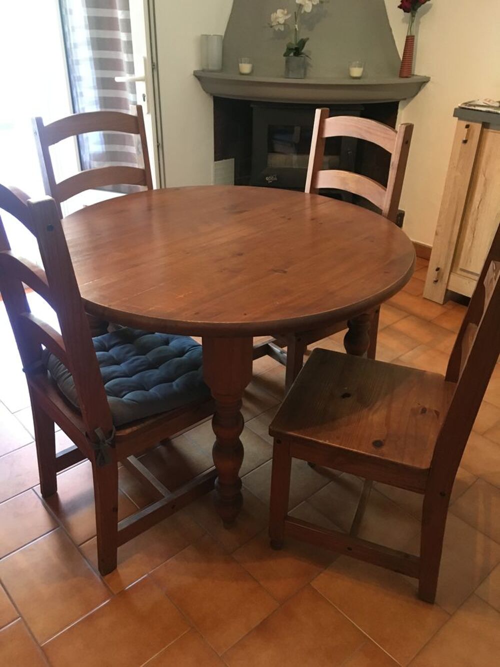 table avec rallonge et 4 chaises Meubles