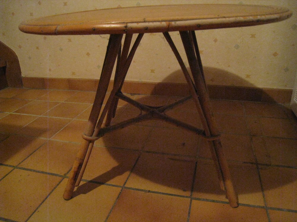 Table basse ronde en rotin 1964 Meubles