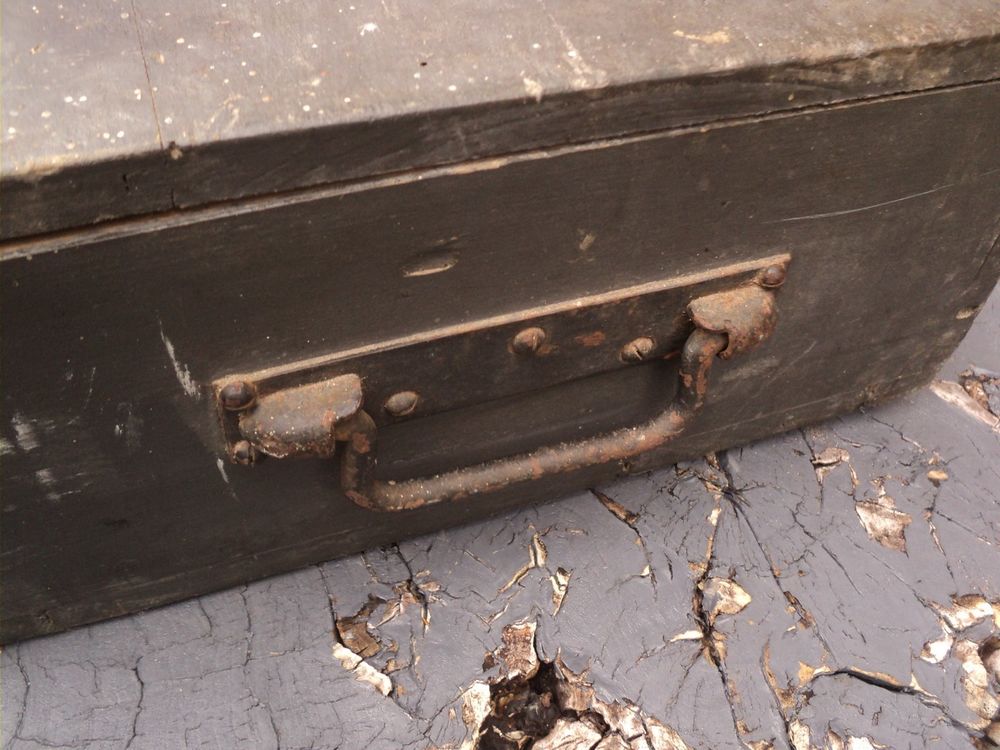 Ancienne Caisse Bois Outils ou Munitions Militaire. 