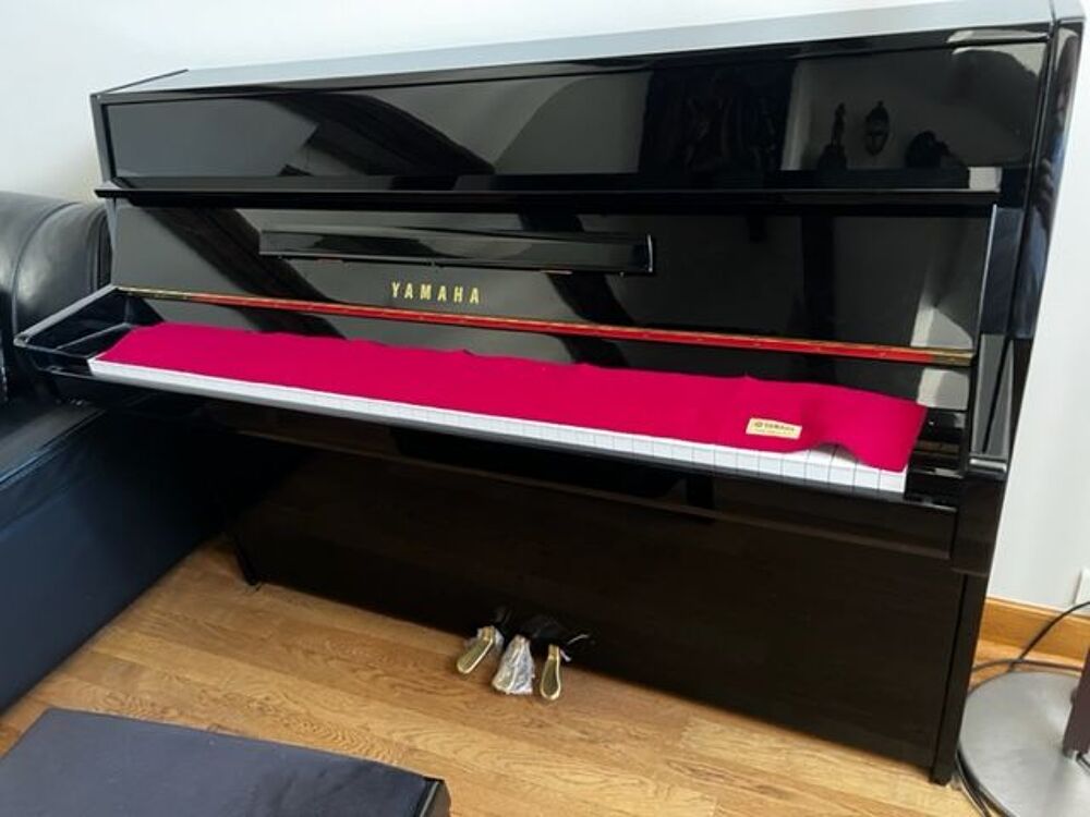piano Yamaha B1 PE noir laqu&eacute; Instruments de musique