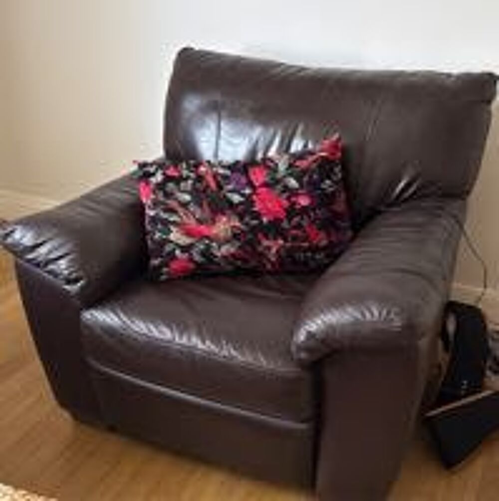 Ensemble canap&eacute; et son fauteuil Meubles