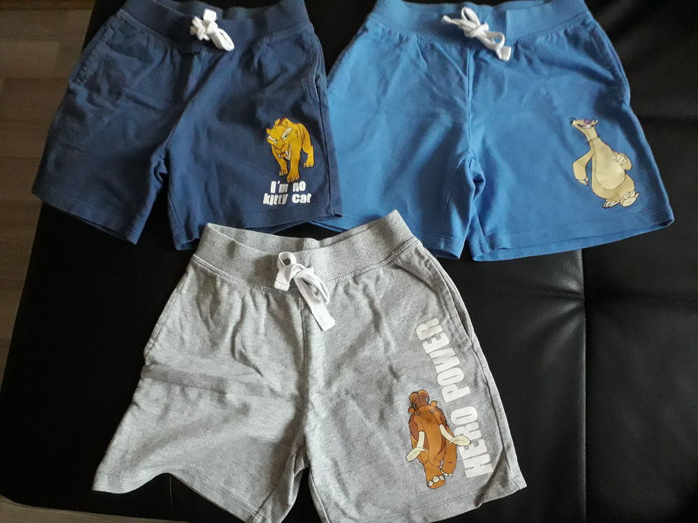 Short 6 ans comme neuf tr&egrave;s peu port&eacute; l'age de glace Vêtements enfants