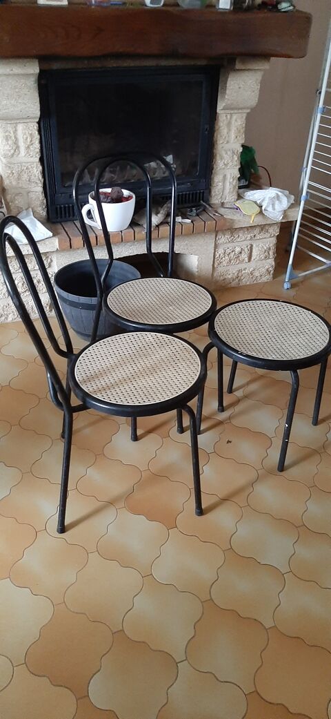 chaises et tabourets 15 Gidy (45)