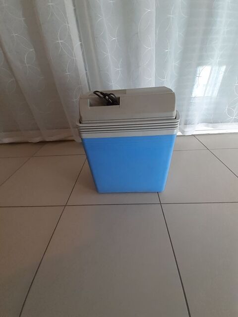 Glacière électrique 27 L , 12/220 V avec transfo Bonningues-lès-Ardres (62)