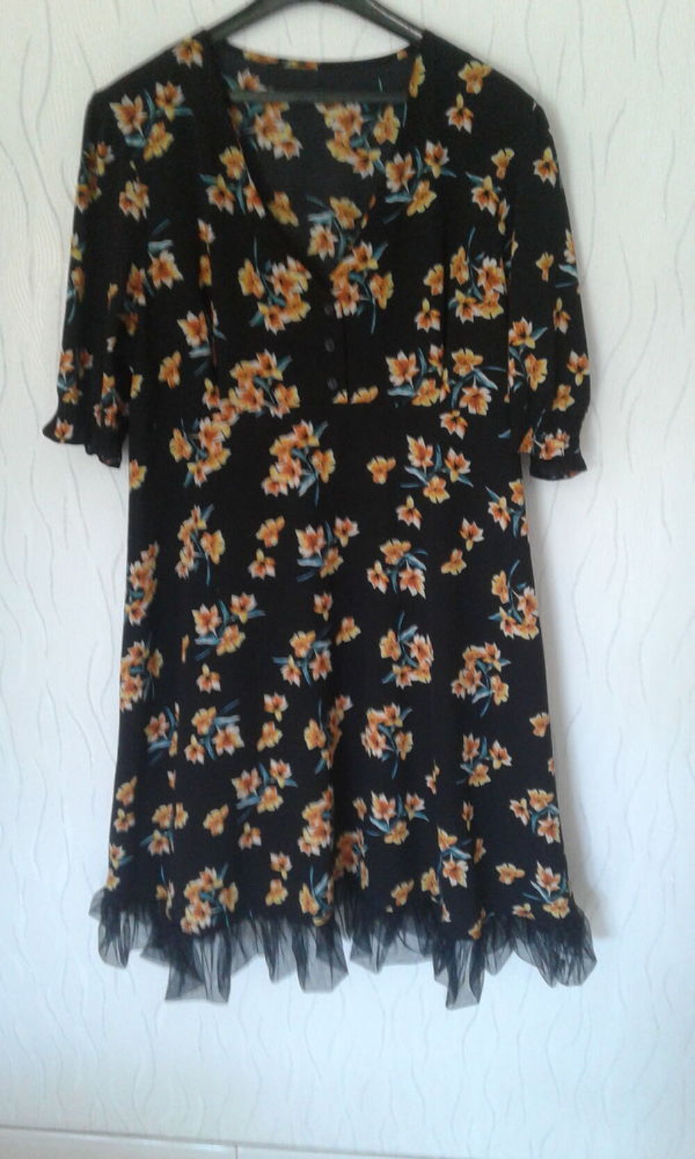 Robe d'&eacute;t&eacute; fleurie T. 44 Vêtements