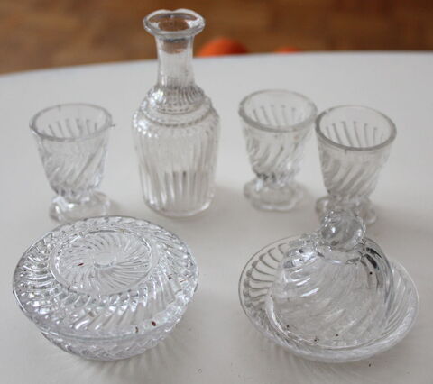 dinette de poup�e XIX PORTIEUX OU VALERYSTHAL 80 Issy-les-Moulineaux (92)