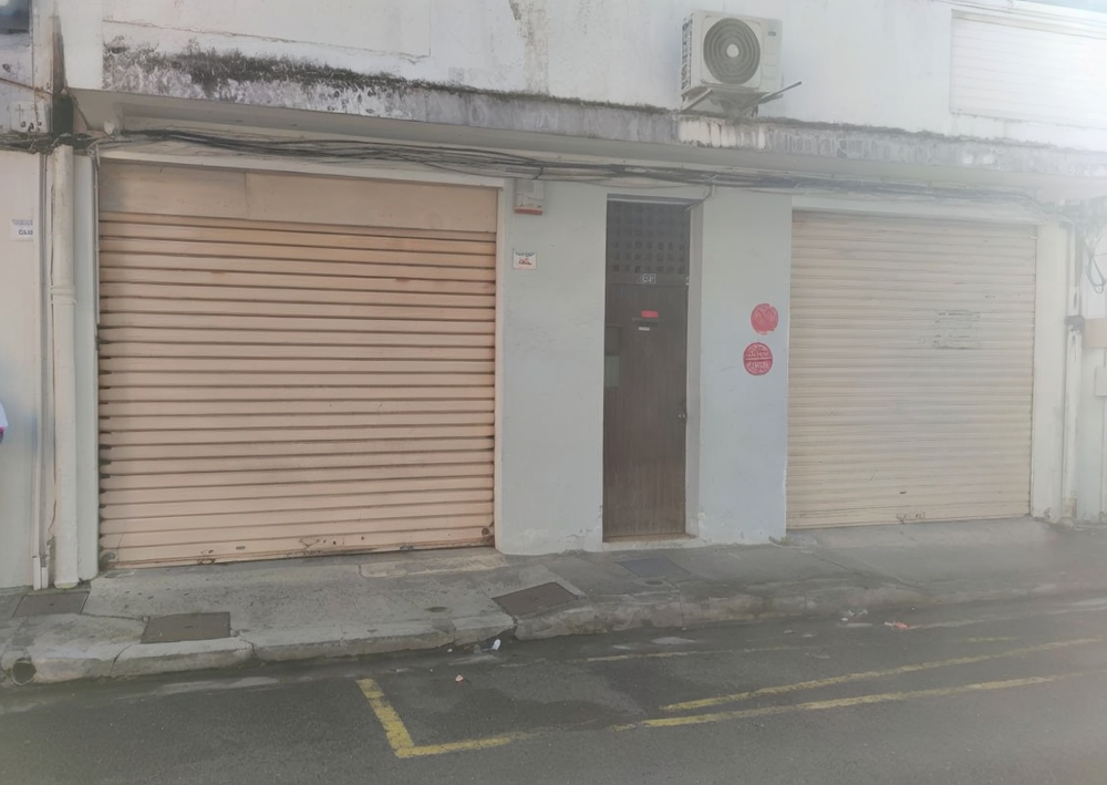 Vente Immeuble 2 locaux commerciaux (ou garage) avec salle d'eau et wc Pointe-à-pitre